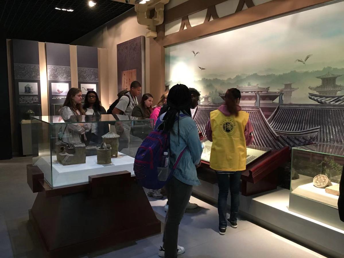 2018年4月美国康涅狄格州国际实验高中学生参观博物馆