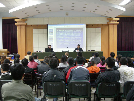 2010年3月30日甘肃省博物馆社会科学部主任郭晓瑛教授为师生做题为《博物馆讲解礼仪与技巧》的专题讲座